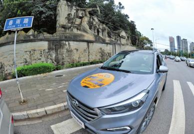 20日上午，“重走史迪威公路”車隊抵達滇緬公路“零公里”起點。